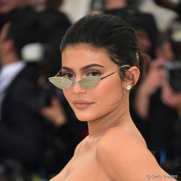 Make Kylie Jenner Met Gala 2018: tons de nude e marrom claros foram escolhidos para os lábios e olhos da famosa (Foto: Getty Images)
